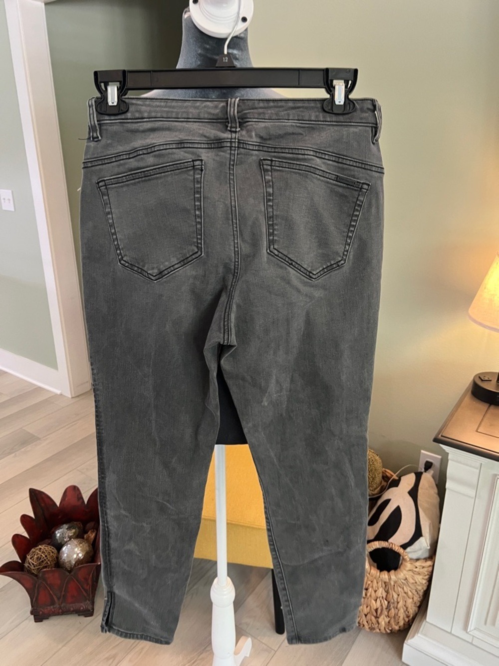G by Giuliana Grey Washed Cropped Ankle Jeans - Picture 3 of 11